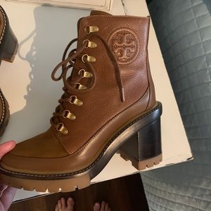 Tory Burch lace up boots/size 7/Brand new
